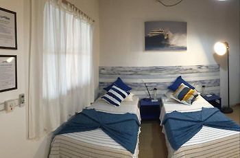 Cokes Surf Camp Hotel Thulusdhoo Bagian luar foto
